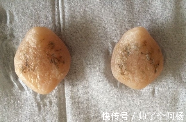 大鱼|农村小伙钓鱼钓到二十多斤大鱼,杀鱼时在体内发现了...