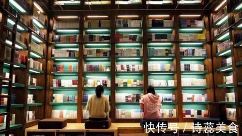 老师|8岁男孩总穿一身旧衣服,老师约见家长后,发现爸爸穿了一身名牌