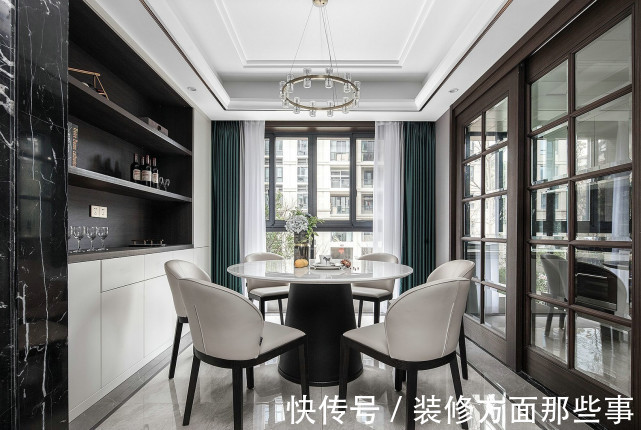 格调|129平现代风设计，新古典风格的斗柜彰显玄关格调