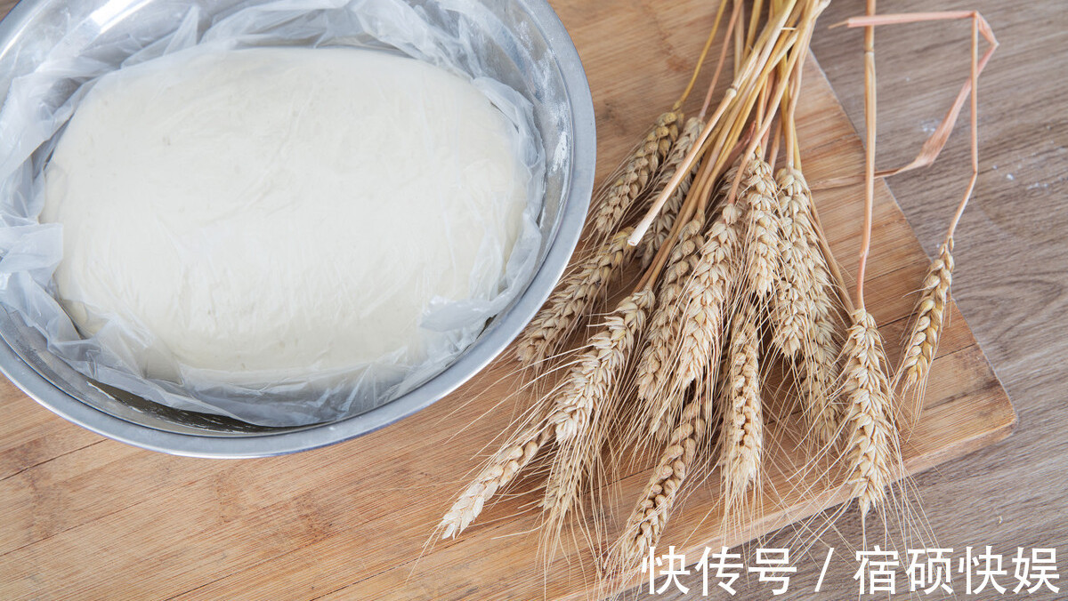发面|发面时，不要只用酵母粉，教你1招，快速发满整盆，馒头蓬松好吃