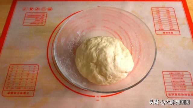 揭秘!奶黄包的家常做法,爆浆流心,软到捏不住