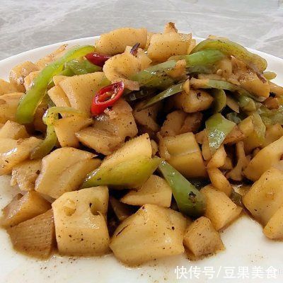 暖胃又养生，一次吃三大碗都不过瘾的青椒炒酸辣藕丁