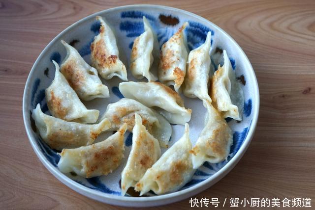 天冷就配来一锅大白菜猪肉馅饺子,真的很过瘾