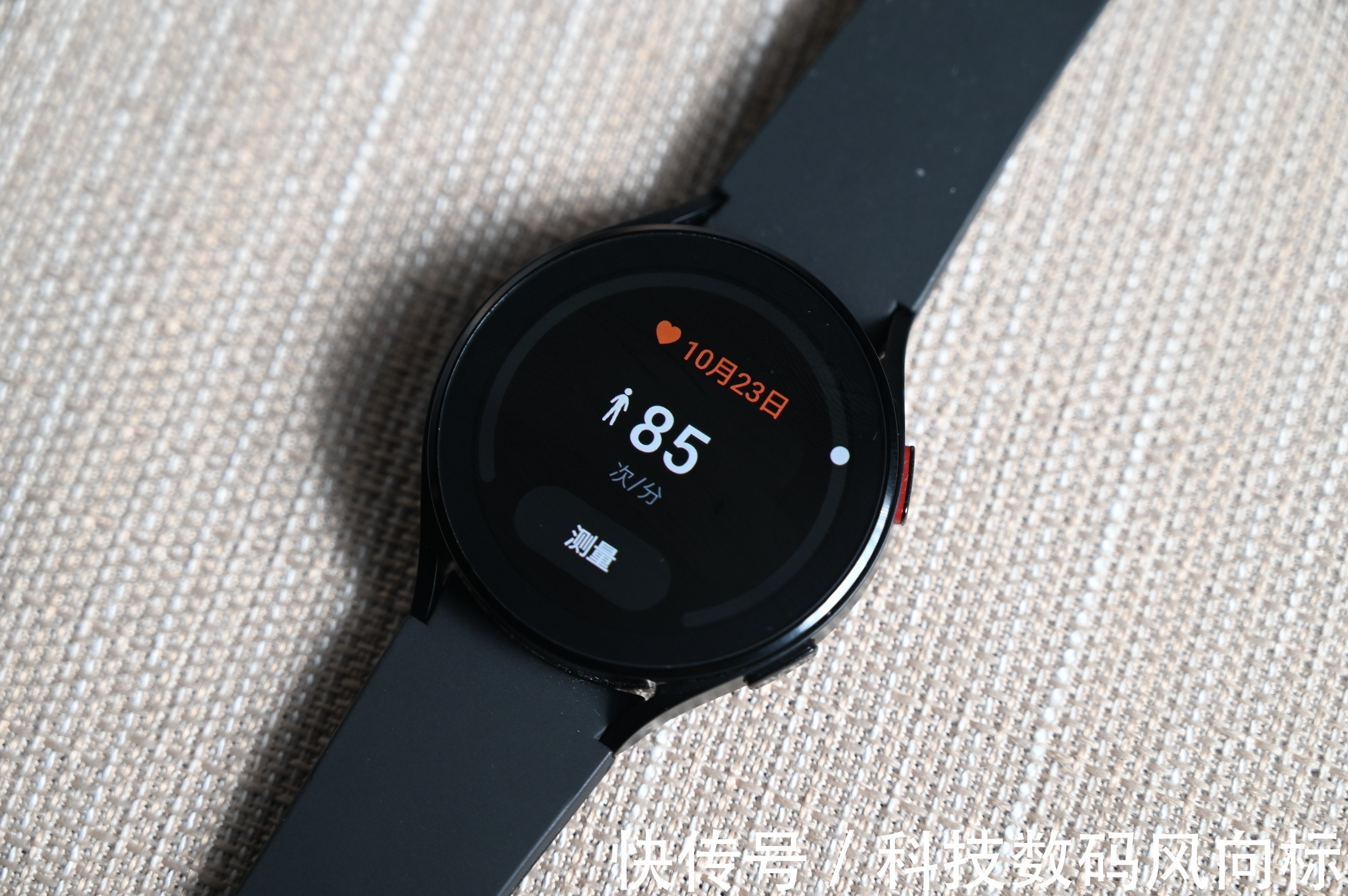 G做工精巧的腕上多面手，运动健康功能是亮点，Galaxy Watch4上手