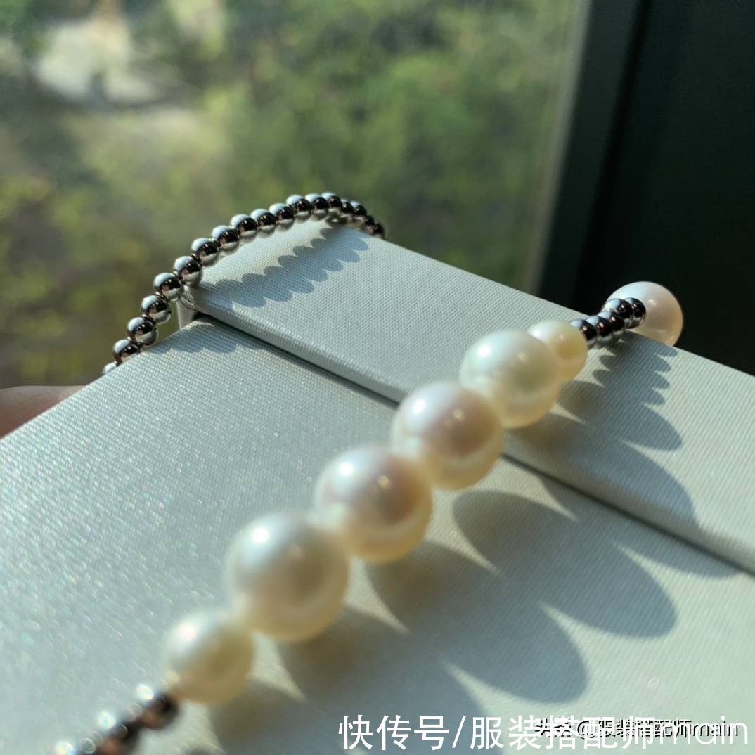 轻奢|配饰选得好，穿搭没烦恼，这三款时尚轻奢的项链不容错过