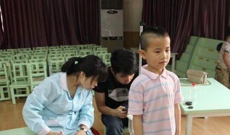 遗传|14岁男孩才1米43,孩子矮,除了遗传影响,这3大忌讳也不能犯