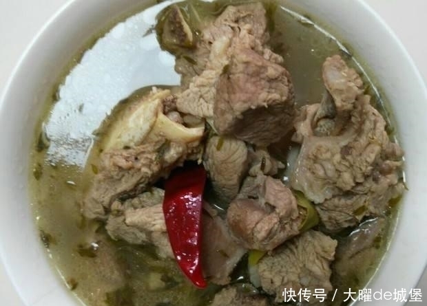 炖羊肉如果加了“它”,等于白炖,很多人不懂,难怪汤难喝肉难吃