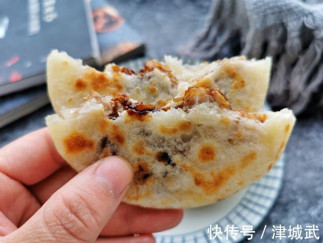 天冷了，这早餐小饼多做给孩子吃，营养暖胃，无需发面，柔软筋道
