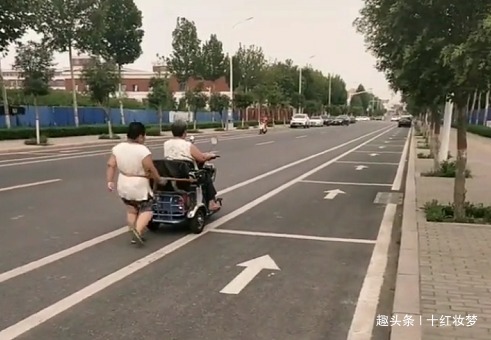 电动车|“机智奶奶”骑电动车拉娃减肥火了,自己喂胖的,含着泪也要遛完