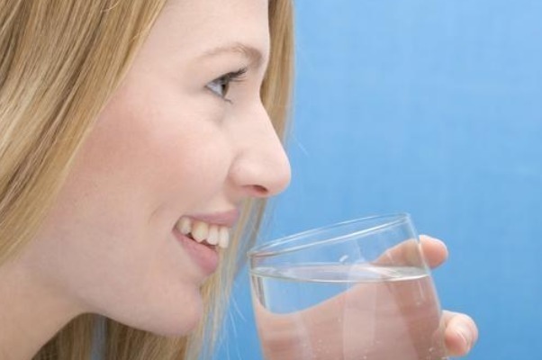 凉开水|早晨空腹喝水是错的营养师给出了答案以后不要乱喝了！
