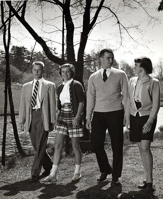 Y2K、土酷风要过去了？这个秋冬“学院风”来势凶猛|教你美 | enzo