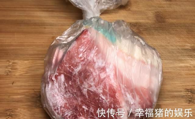 微波炉|解冻肉最忌直接用水泡，教你这2招，10分钟快速解冻，新鲜如初！