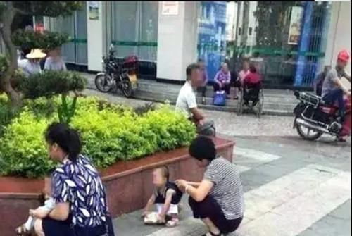 家长|儿科医生：“新型把尿”正毁掉孩子排便系统，年轻家长却前赴后继