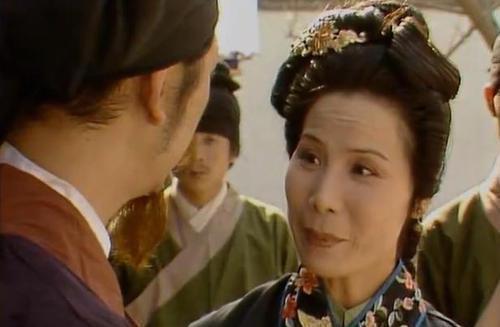 贾母&《红楼梦》莺儿被骂小娼妇,贾府婆子撕毁薛宝钗“好人缘”的假象