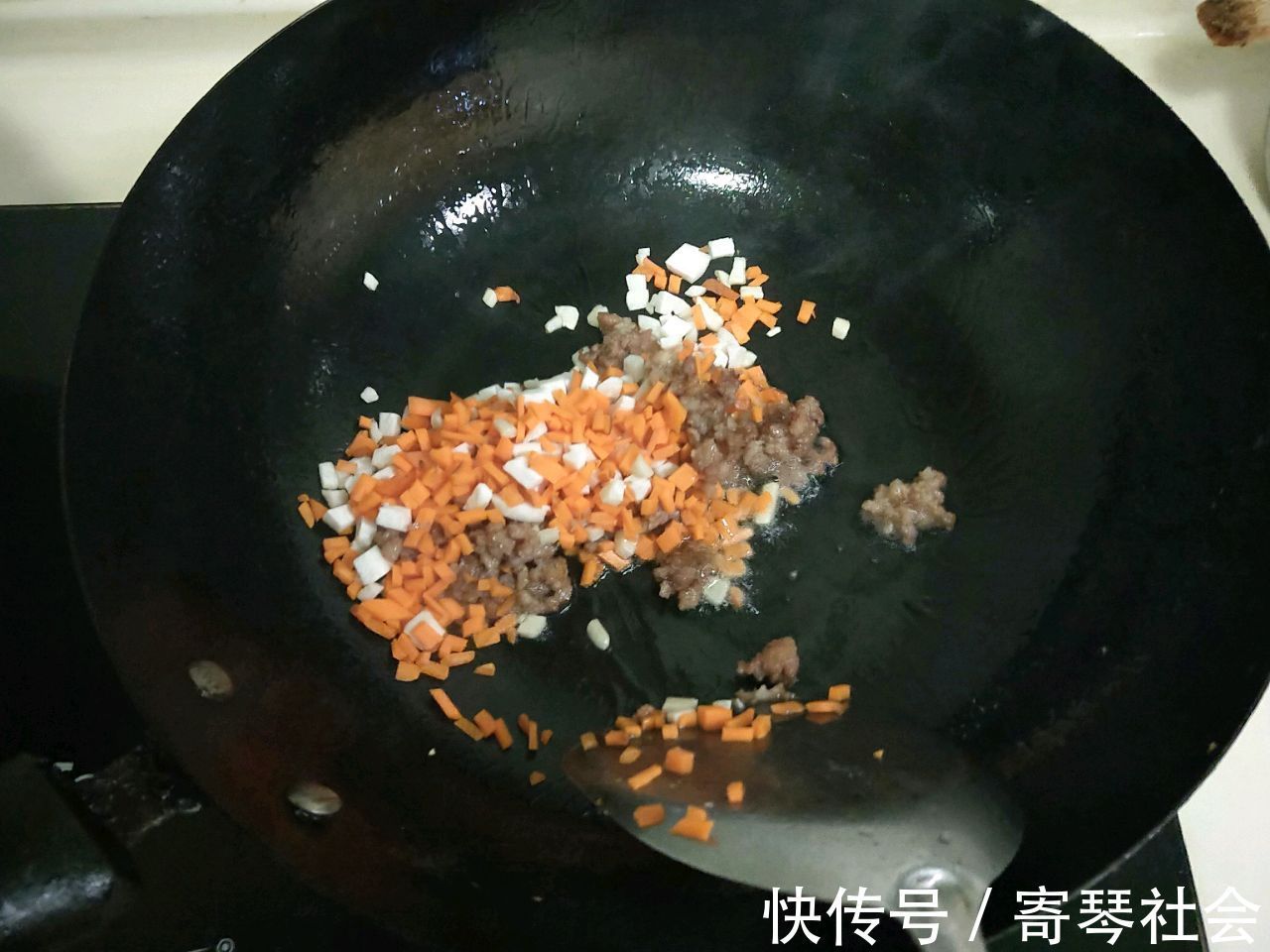 杏鲍菇|鲜香四溢肉酱拌面,健康营养,美味可口