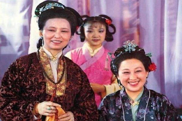 贾母|贾母一句话让王熙凤乐开花,给王夫人种下一根刺,宝钗:太精明了