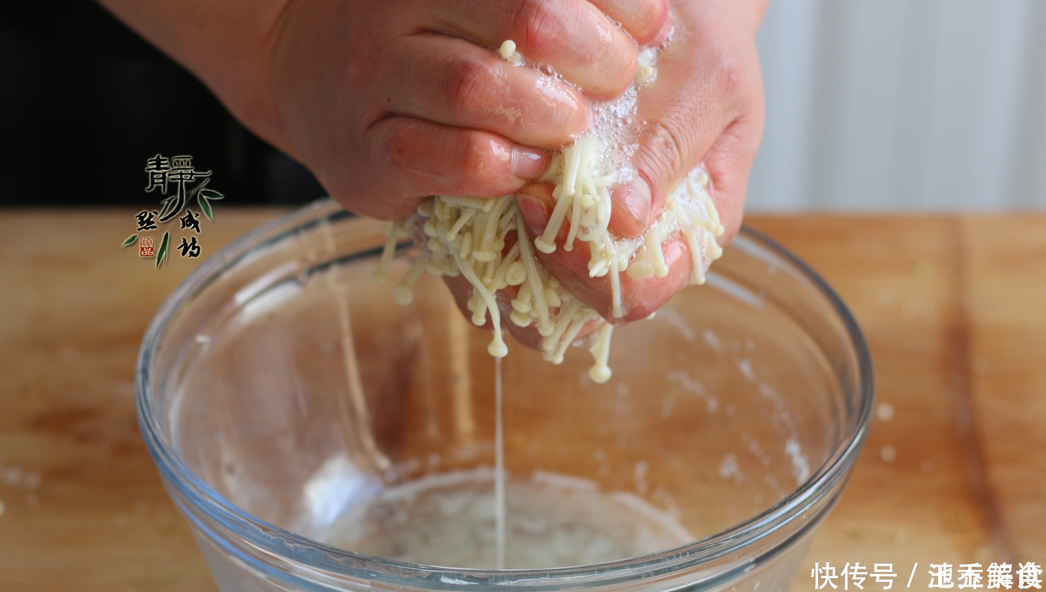 西红柿|三伏天多喝此汤,成本几块钱,酸爽开胃食欲好,出汗排毒身体棒