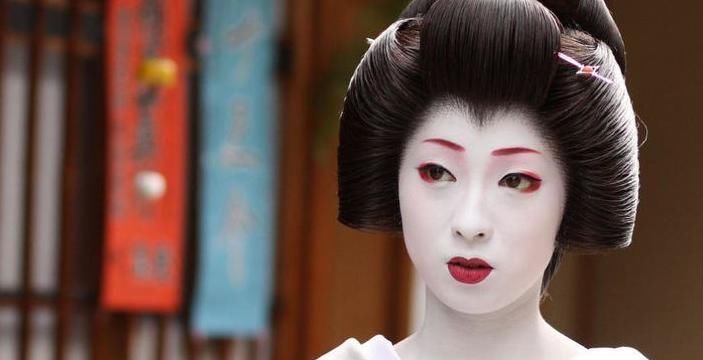 艺伎|日本艺伎的脸为啥那么白了解其化妆过程后,才知道她们的辛酸