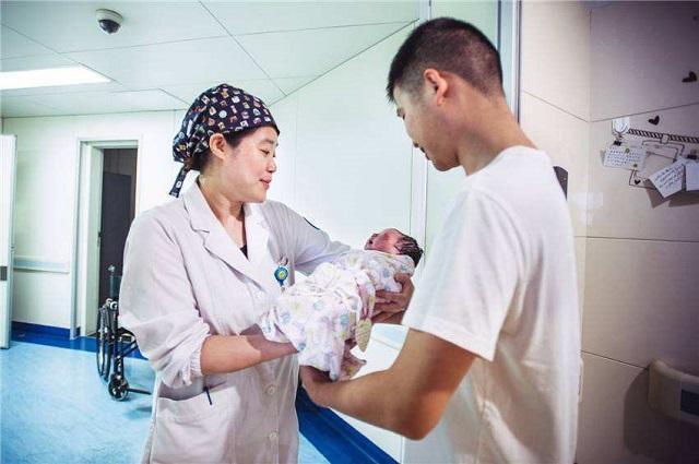 成语|爸爸姓吉,护士手滑打错出生证明,宝爸看后拍板叫好:不改了