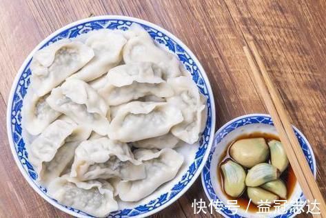 调饺子馅时，记得多加2种水，很多人不懂，难怪饺子不鲜也不香