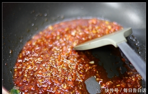 茄子吃了几十年,第一次用微波炉做,又香又软又快,太好吃了!