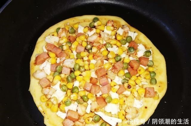 面团|在家做披萨,平底锅就可以,馅多料足,儿子说比外面买的还好吃
