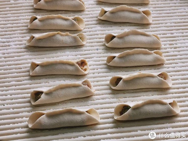 锅贴|饺子吃腻了试试做这面食，外焦里嫩汤汁鲜美比饺子好吃