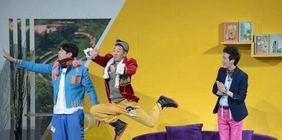 幾乎是“一夜之間”,各個(gè)電視臺(tái)和綜藝都不再去追捧他了