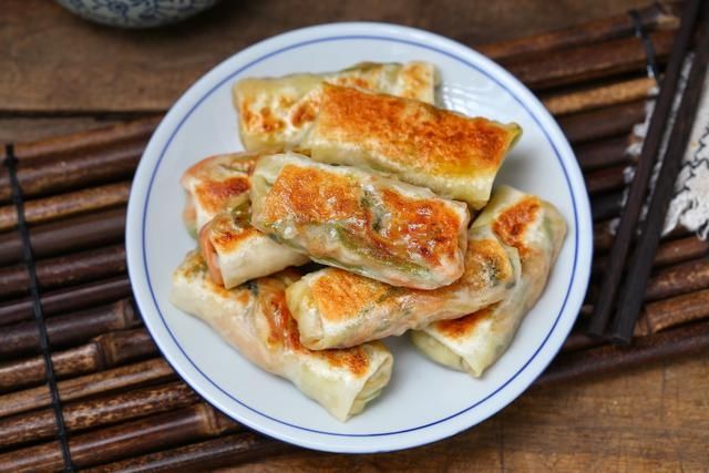 酥脆|懒人版土豆丝盒子,皮薄如纸酥脆美味,无需揉面小白也能轻松搞定