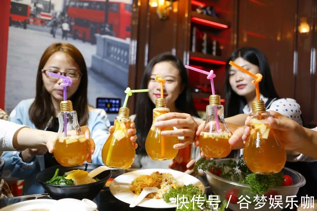 沙发|Ktv包间中的卫生间,真是为上厕所建造的吗?咋还有沙发呢?