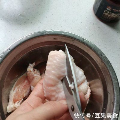 鸡中翅|大厨教你这么做不用放油的鸡中翅，分分钟就可以学会