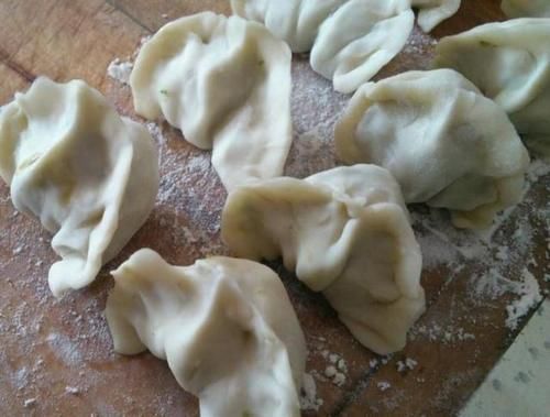 不管调什么饺子馅,放这3样,好吃的不得了,比饺子馆做得还香