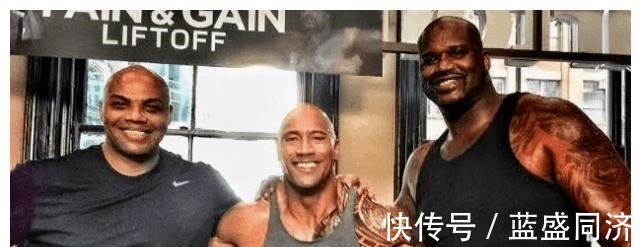c罗|肌肉男在奥尼尔面前 那就是弟弟级别!强森被嘲笑 C罗显娇小!