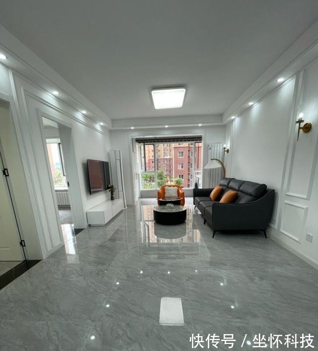 灰色|新家正式装修结束,不请设计师效果也很满意,选择灰色瓷砖很聪明