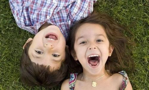 小朵|15岁女孩,呕血入院,查明原因,奶奶痛哭:我是为她好啊