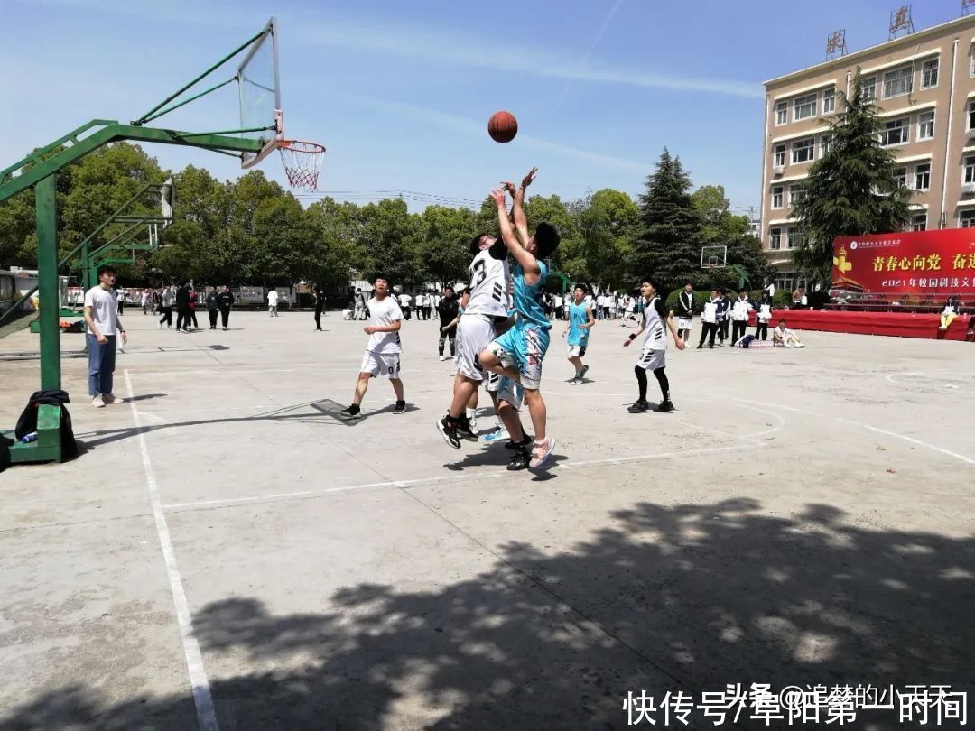 阜师大附中2021年校园科技文化艺术节之学生男子篮球赛圆满结束