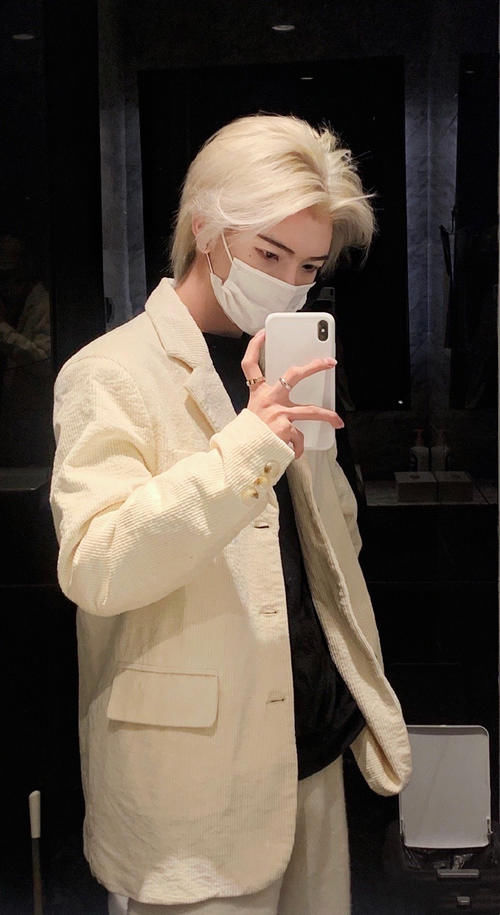 林锡成新晋"口罩网红",靠霸总人设吸粉,侧颜甩七鹤好几条街