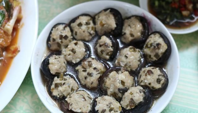 晒晒我家年夜饭,300块钱做了6菜1汤,8个人吃得开开心心