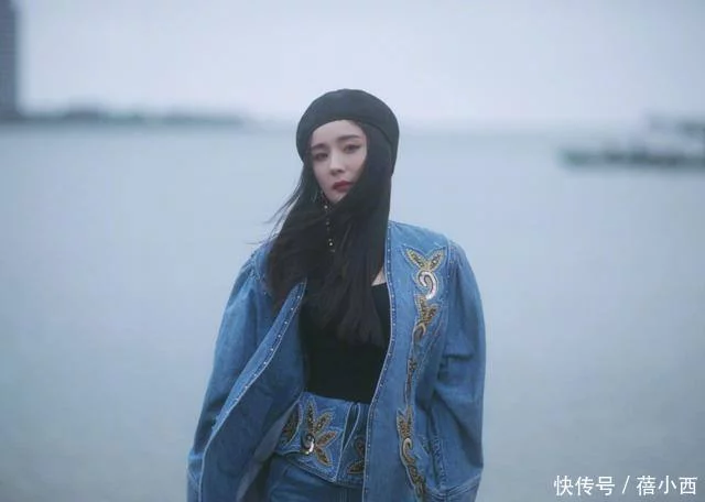 杨幂手脚纤细身材却丰满，穿宽松牛仔外套也藏不住凹凸感，美炸了