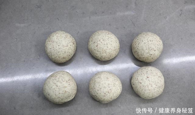 不用发酵就能烤的面包，暄软又筋道，加这料麦香浓郁，早餐吃不够
