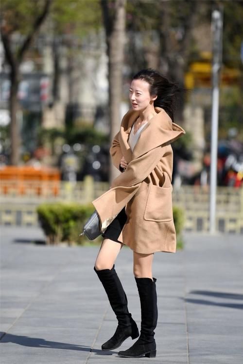 春天 风衣搭配长靴,总是能搭配,出一点小资的味道!