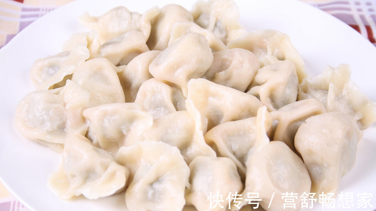 技巧|煮速冻饺子时,牢记技巧,才能煮出又鲜又香,还不破皮的饺子!