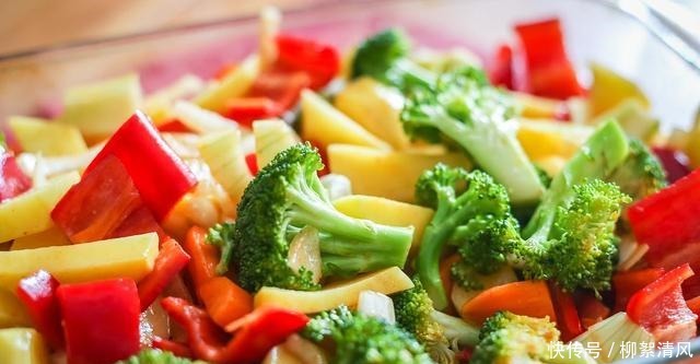 炒西兰花,最忌焯水和直接炒了,难怪不好吃,多加一招又脆又入味