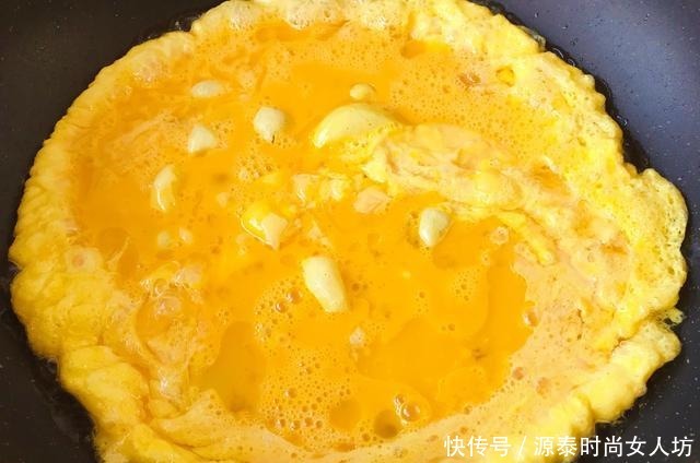 这个菜我见到就会买,搭配2个鸡蛋一起炒,清香脆嫩,非常下饭