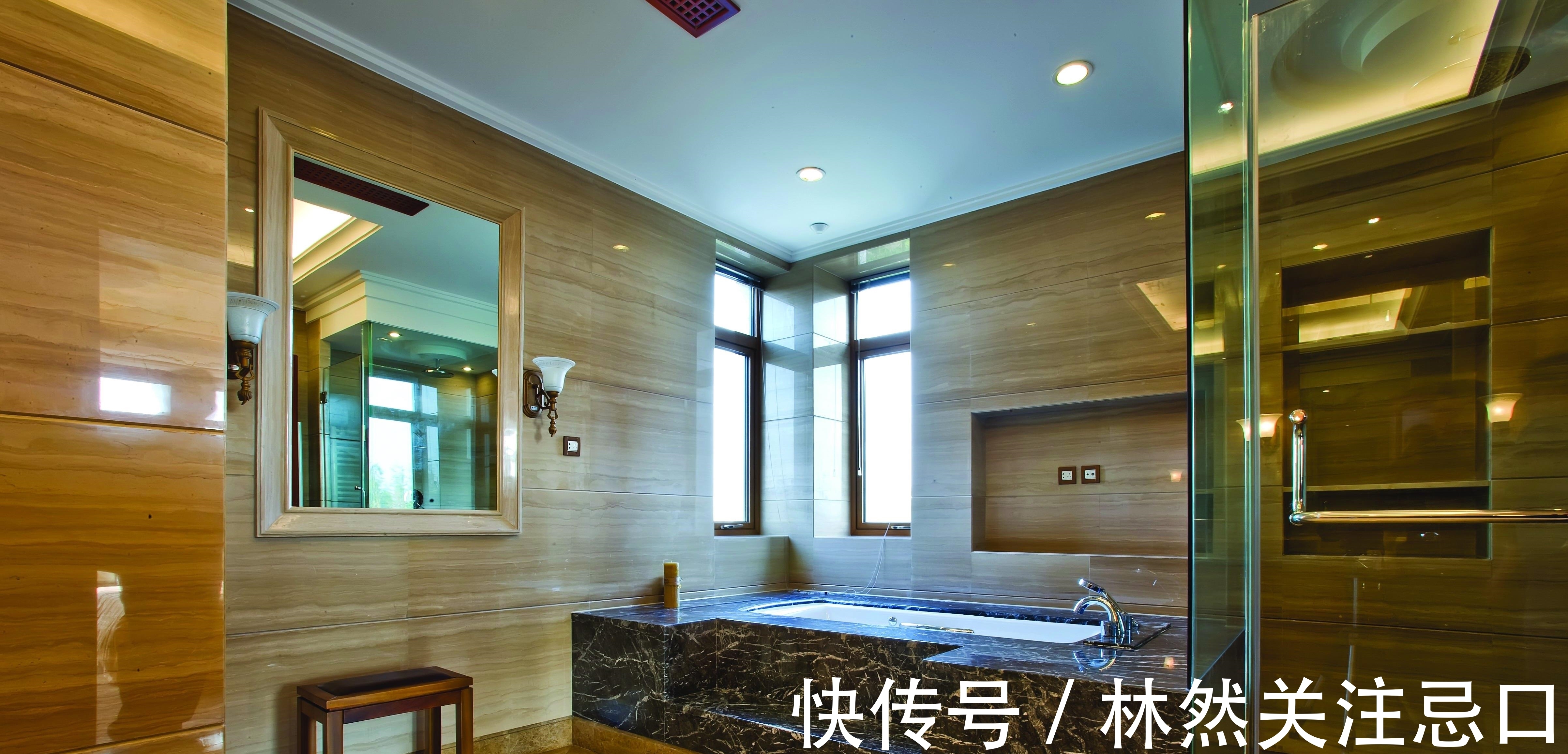 卫浴间|现在装浴帘太落后了，土里土气的！聪明人都装这种淋浴房，好看！