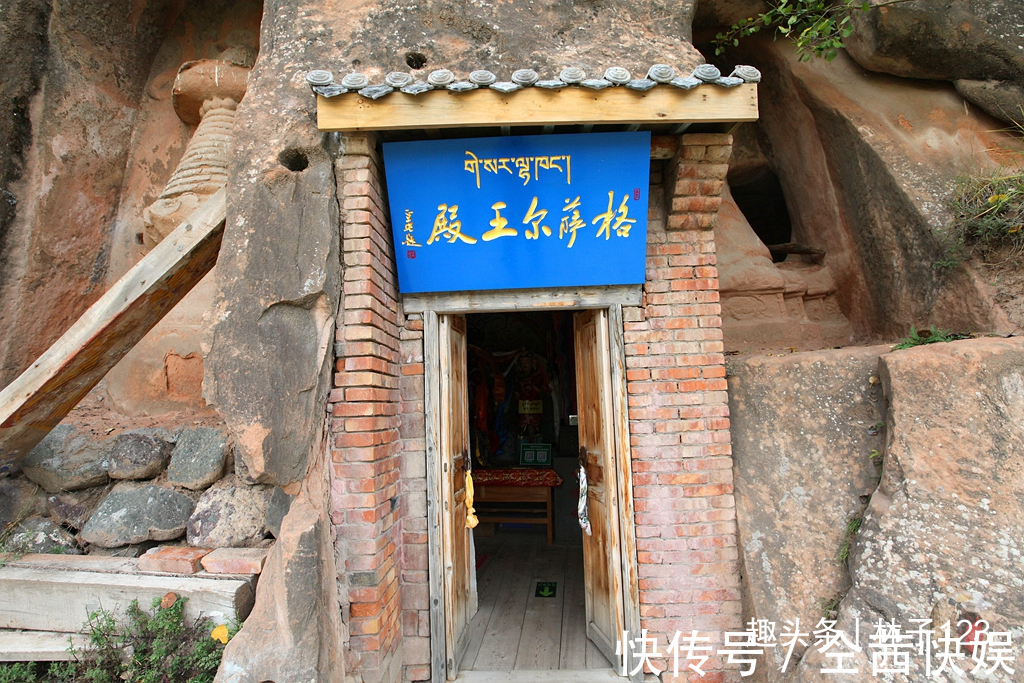 马蹄寺|拥有1600年历史的马蹄寺石窟群，爬过狭窄通道能上到最顶层石窟