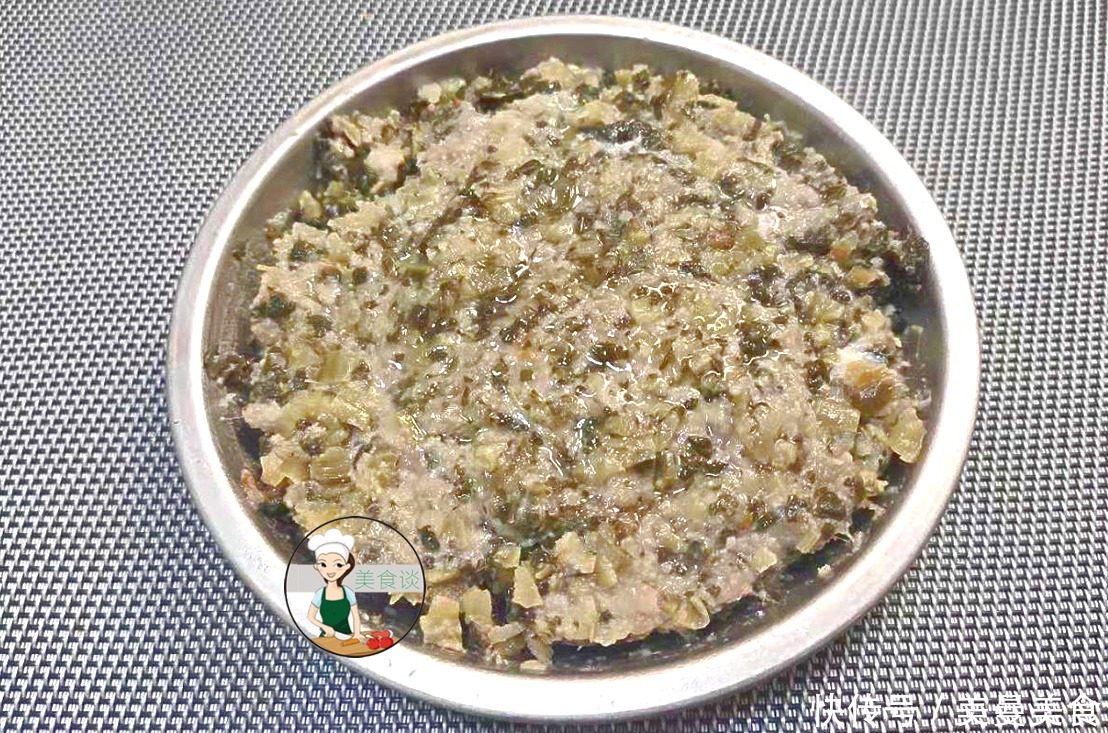  冷天，此菜蒸一蒸，10分钟就上桌，隔三差五蒸一盘，鲜香到流口水