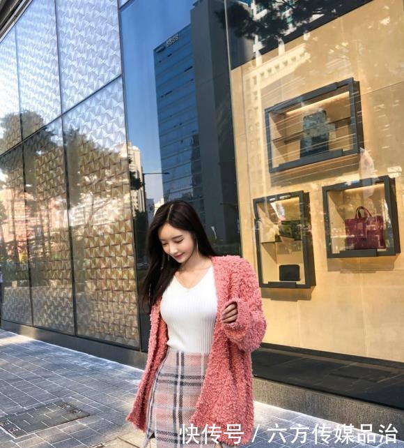 奶昔|孙允珠高清美图:樱桃芒果奶昔甜蜜格纹拼搭裙!