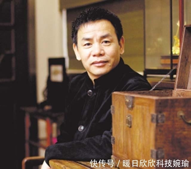 富豪身价7亿,却不好好搞生意,17年来收藏了400多套破旧老房子