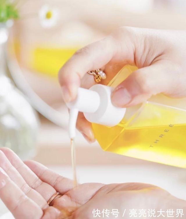 程潇|“漫画女”程潇镜头素颜曝光,无油光无疲态,全凭护肤经中这一步!